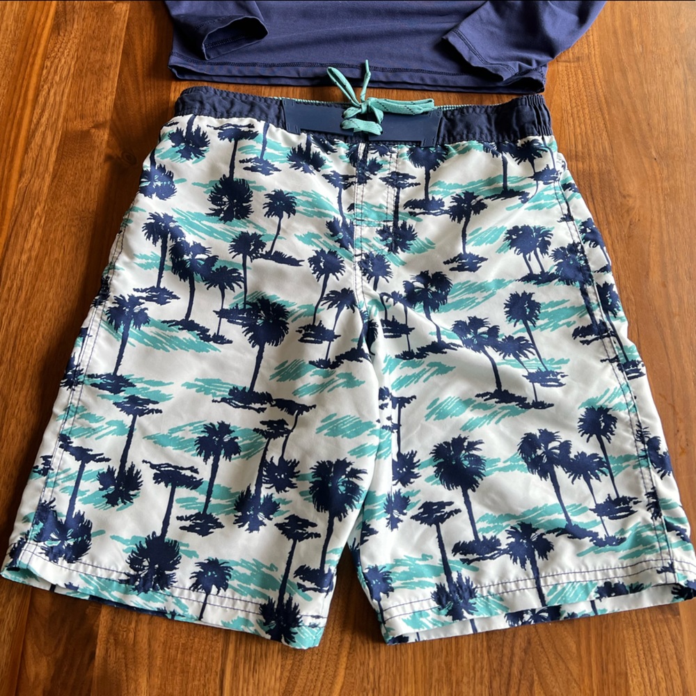 Gap Boys Board Shorts and Bonus Rashguard Size 8/M